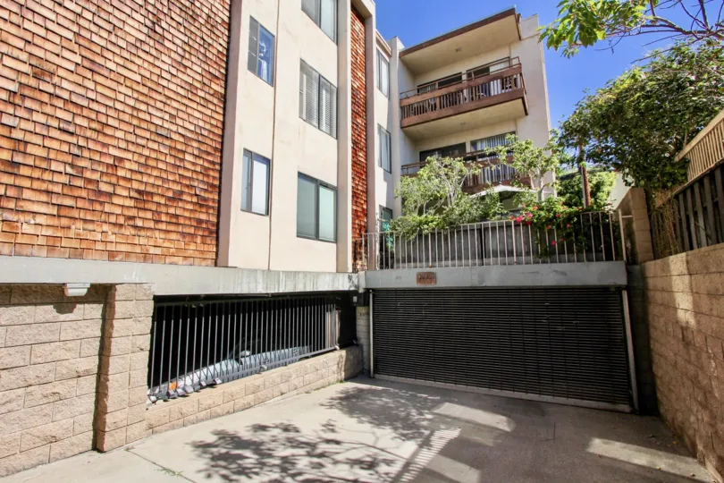A brick-wall in the 3745 Riviera reminding me of the fine piece of sculpture.