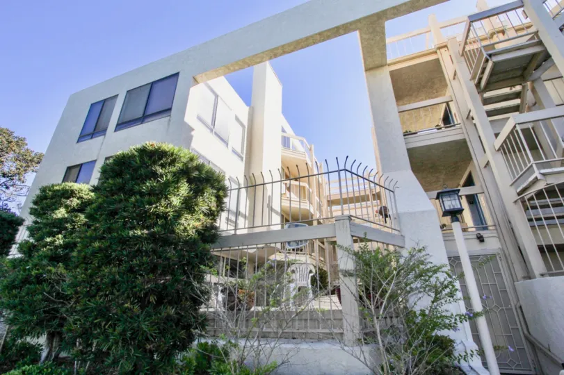 The gorgeous courtyard of 3770 Crown Point Apartments in Pacific Beach, CA