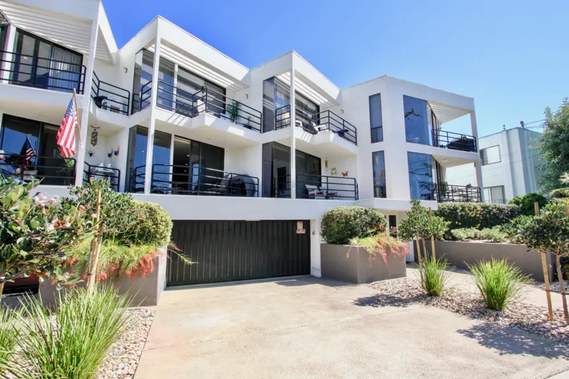 A Sunny day with House and garden in front in 3907 Gresham Street of Pacific Beach