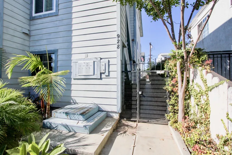 928 Diamond wooden apartment is as beautiful as the quality of a good wood finish. Only in the Pacific Beach, California