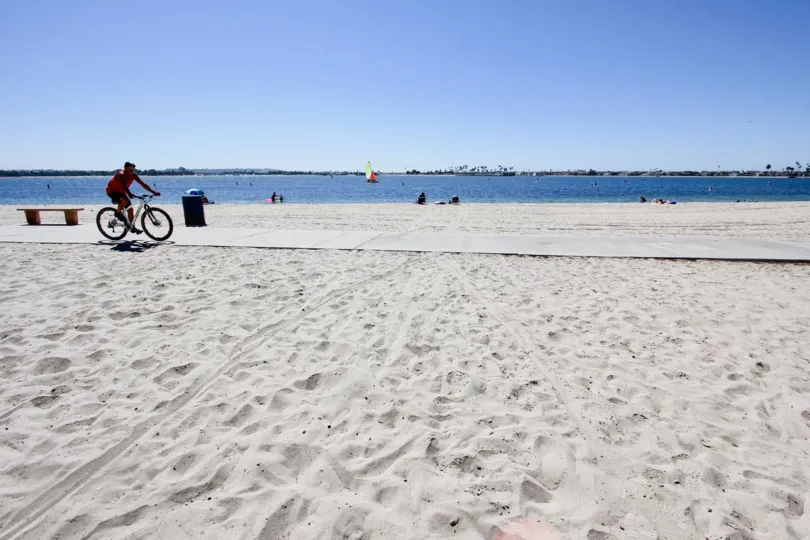 A cycle in the Bay Contempo reminding me of the classic movie Bicycle Thief.