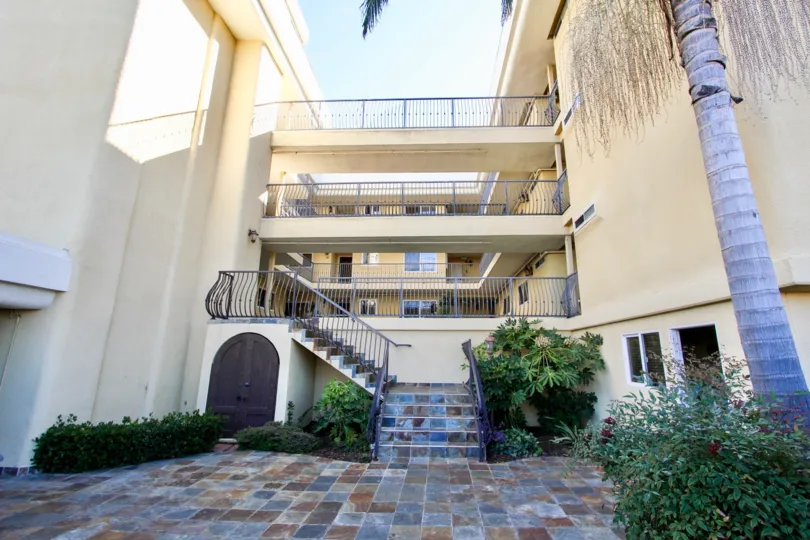 The sunny day in the Bayview Condos, which is full of greenery.