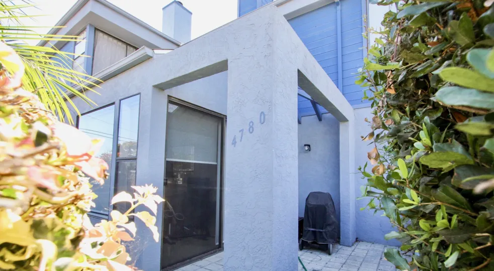 A lonely looking building with no person in sight in Chalcedony Six, in Pacific Beach, CA.