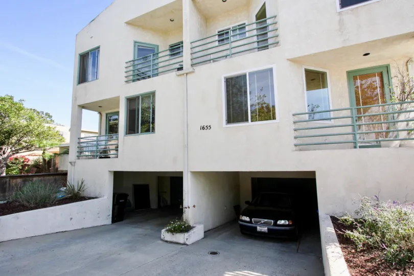 A sunny day in TheChalcedony Townhomes with beautiful Grden and car parking porch