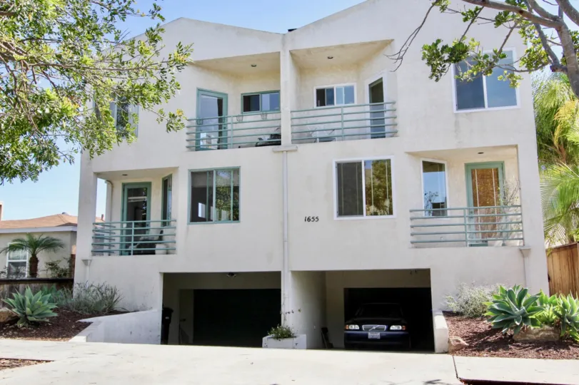 The apartment in the Chalcedony Townhomes numbered with 1655 and has four balconies