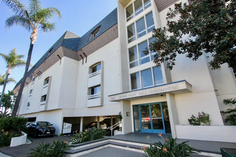a warm day in the crown point villas with a building that is numbered as 4015