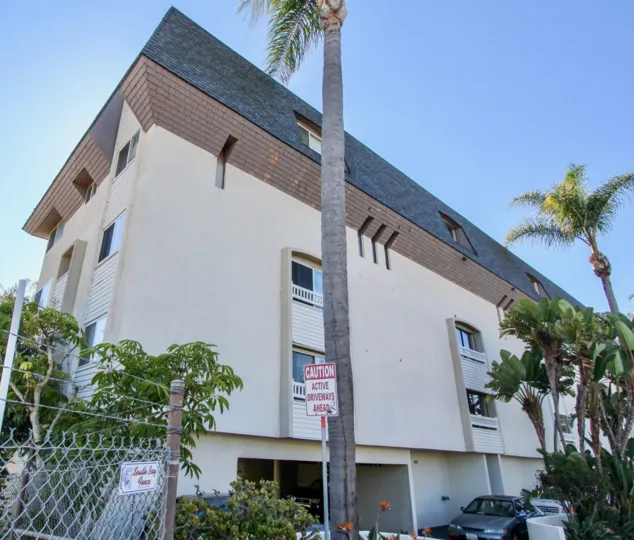 Clear day at Crown Point Villas in Pacific Beach, California.
