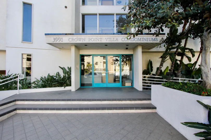 A sunny day in The Crown Point Villas with beautiful Grden and steps
