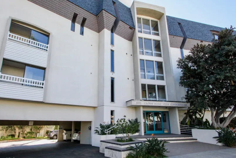 Front view of Crown Point Villas in Pacific Beach, California.