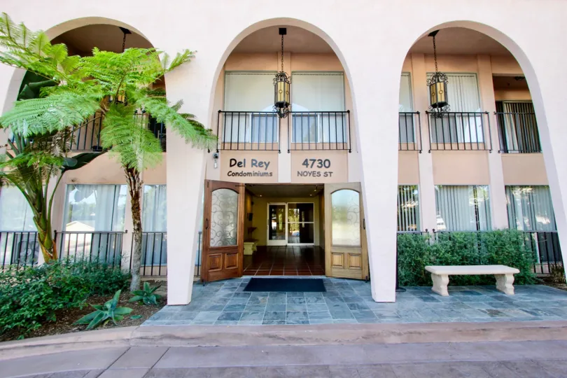 The outside of Del Rey Condos at 4730 Noves St with a bench outside