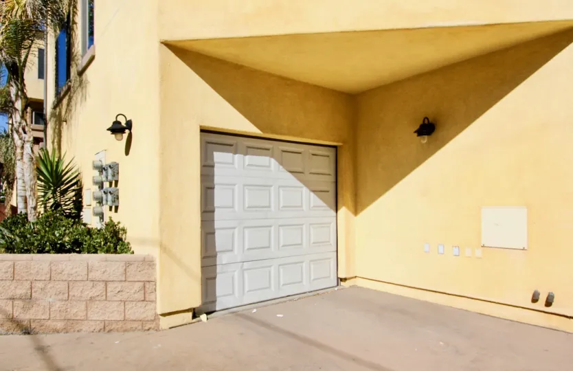 A Bright sunny day with carparking area in a Villa in Diamond Pointe at the Ocean of Pacific Beach