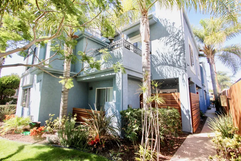 Tri-Level Balcony offer privacy from below and sun from above in the Felspar Condo Community.