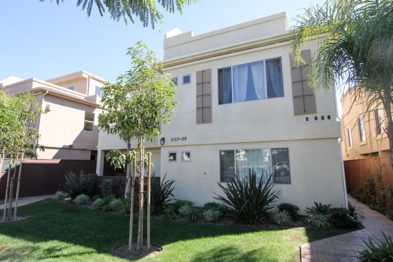 Felspar Townhomes with it's stunning building and green law in the Pacific Beach, California