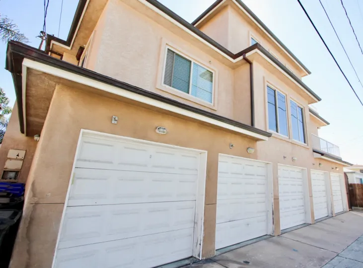 Felspar Vies shows off some pretty impressive real estate in Pacific Beach, California