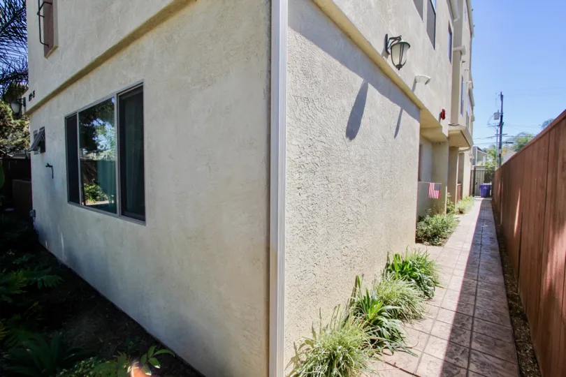 Well kept building at Grand Ave Townhomes in Pacific Beach, California.
