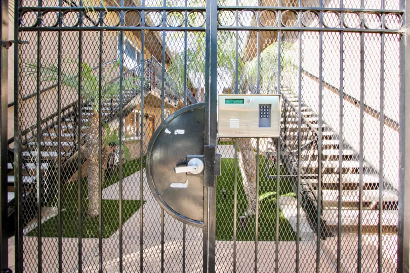 A HOUSE WITH HIGH SECURITY, INSURING WITH DIGITAL LOCK