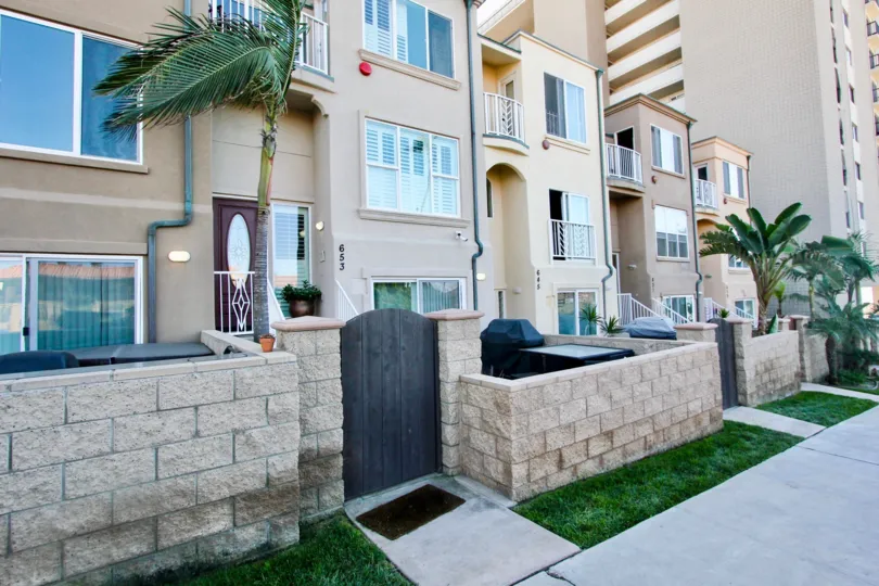 A pleasant breezy afternoon with of a calm beach side row homes