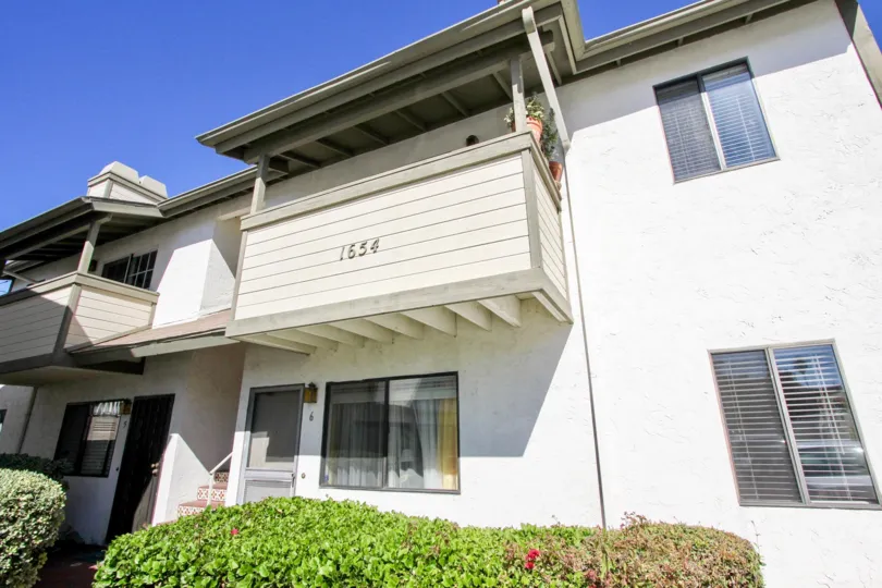 Vintage looking Oliver Villas Community in beautiful Pacific Beach California