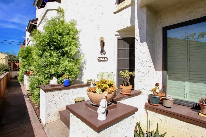 A flower-pot in the Opal Townhomes reminds me off my father’s hobby of gardening.