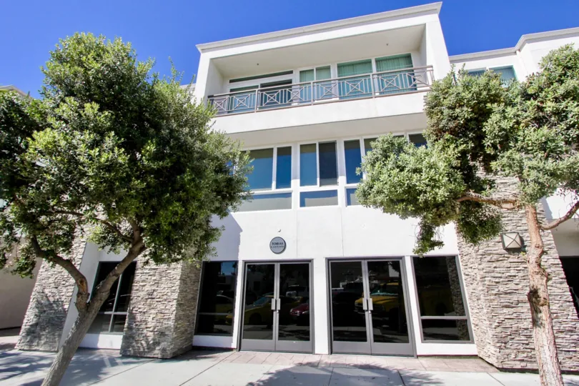 Front entrance view of Pacific Beach Sands in Pacific Beach, California.