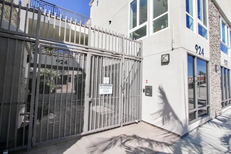 THE 924 APARTMENT IN THE PACIFIC BEACH SANDS WITH THE STEEL GATE, WINDOWS