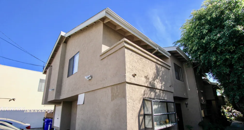 A sunny clear day at Pacific View Townhomes in Pacific Beach, California.
