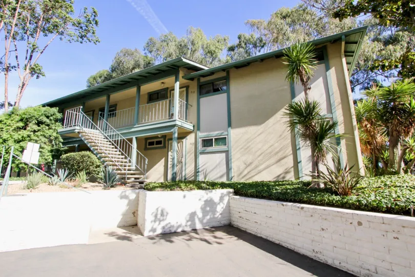 Marvellous front view of a house with parking and trees around in Pacific Woodlands of Pacific Beach