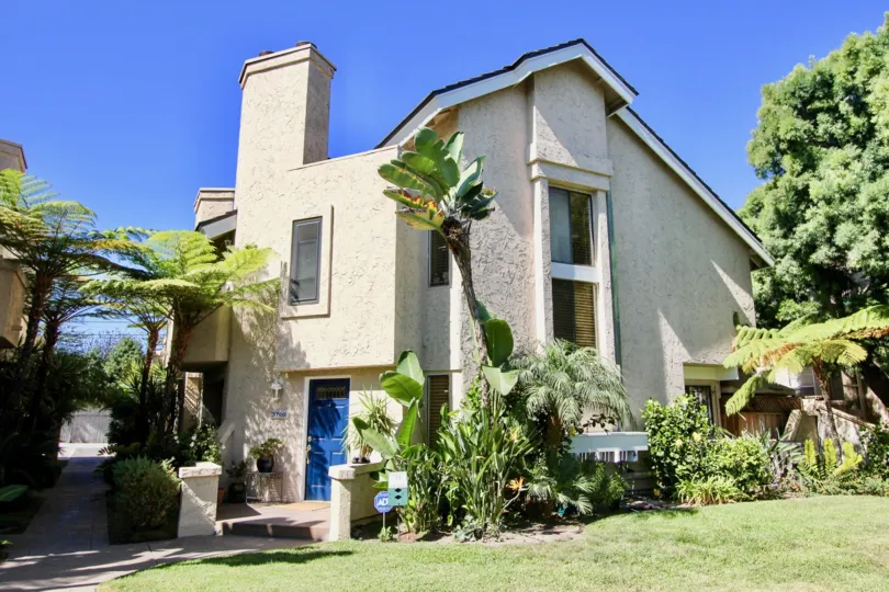 This town home is constructed of plaster, it has much vegetation growing around it, the yard is kept nicely, and the home is protected by ADT.