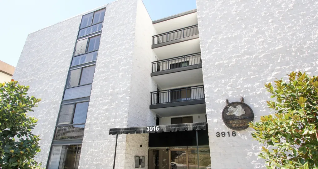 THE 3916 APARTMENT IN THE RIVIERA SHORES WITH THE BALCONIS, PLANTS