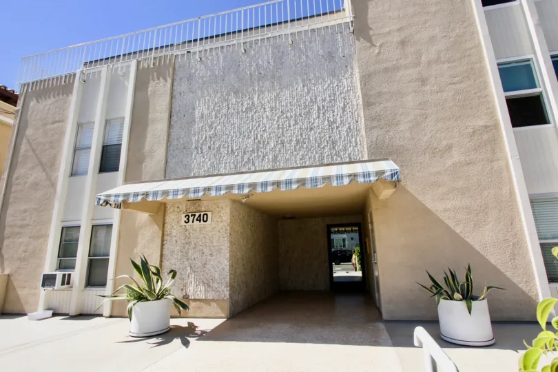 THE 3740 APARTMENT IN THE RIVIERA TERRACE WITH THE PLANTS, CAR PARKING, AIR CONDITIONER