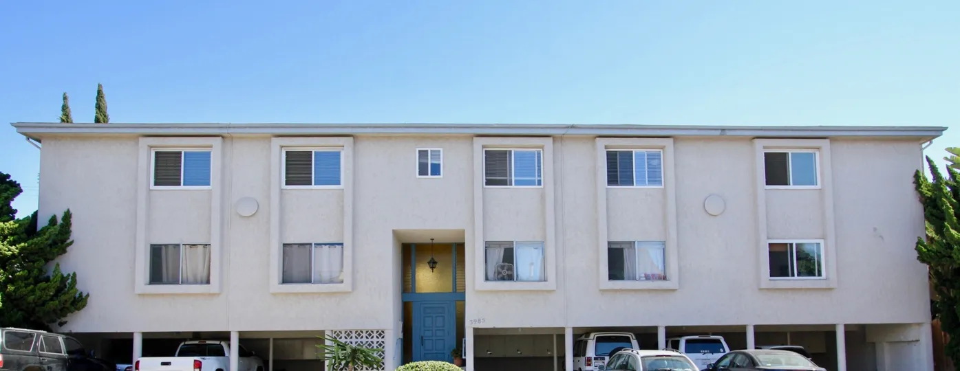 An apartment with parking place in Rivieran of Pacific Beach