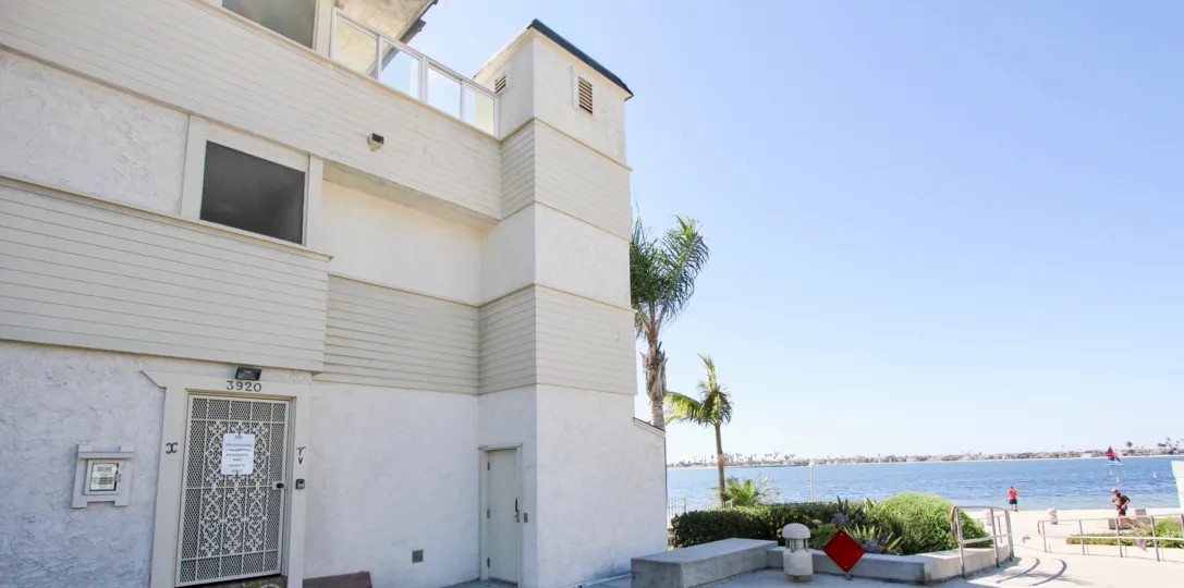 A sunny day in the Sail Bay Shores with residential building and plants.