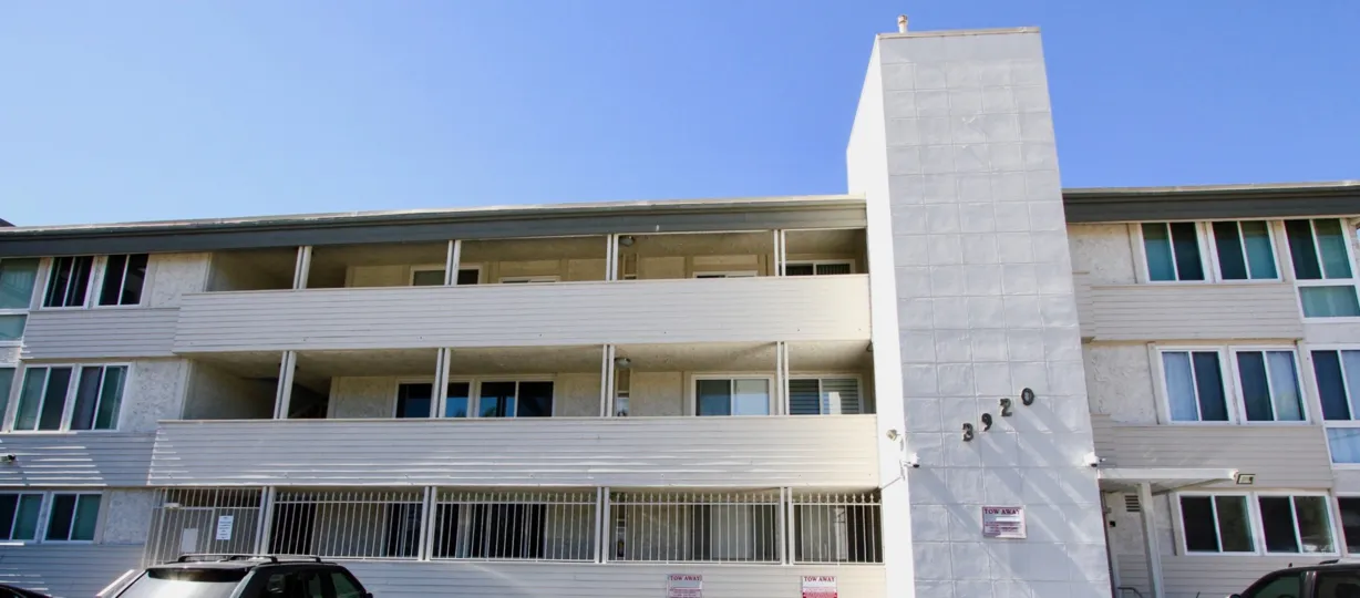 THE 3920 APARTMENT IN THE SAIL BAY SHORES WITH THE CAR PARKING, BALCONIS