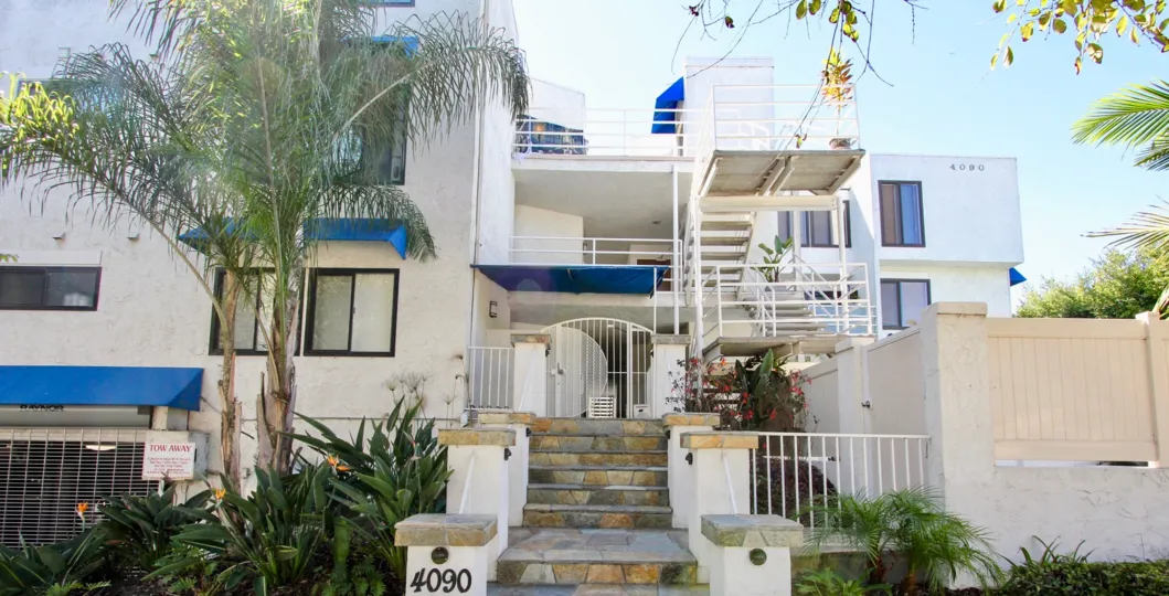 THE 4090 APARTMENT IN THE SANTA MARIANA WITH THE UPSTAIRS, FLOWER PLANT, TREES