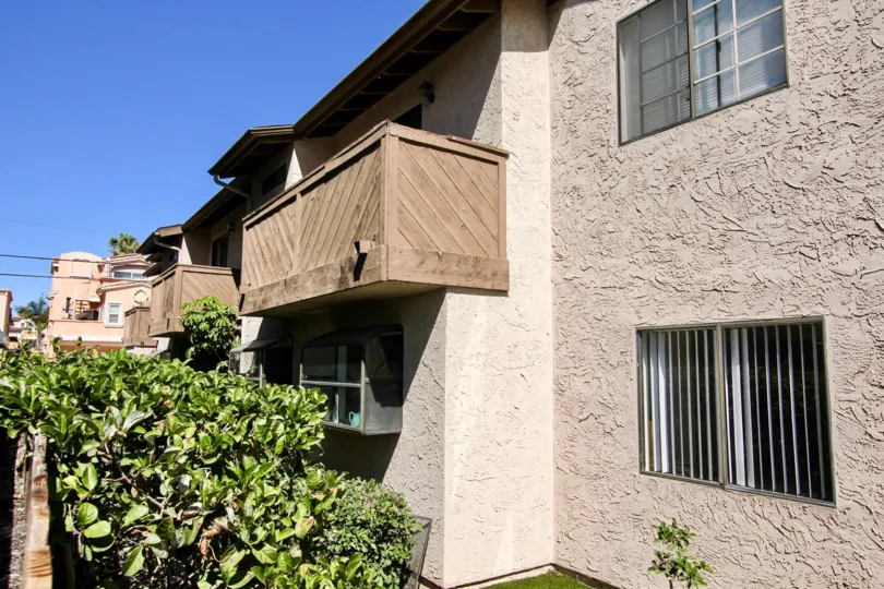 the seaburst townhomes box shaped house of the pacific beach city in ca