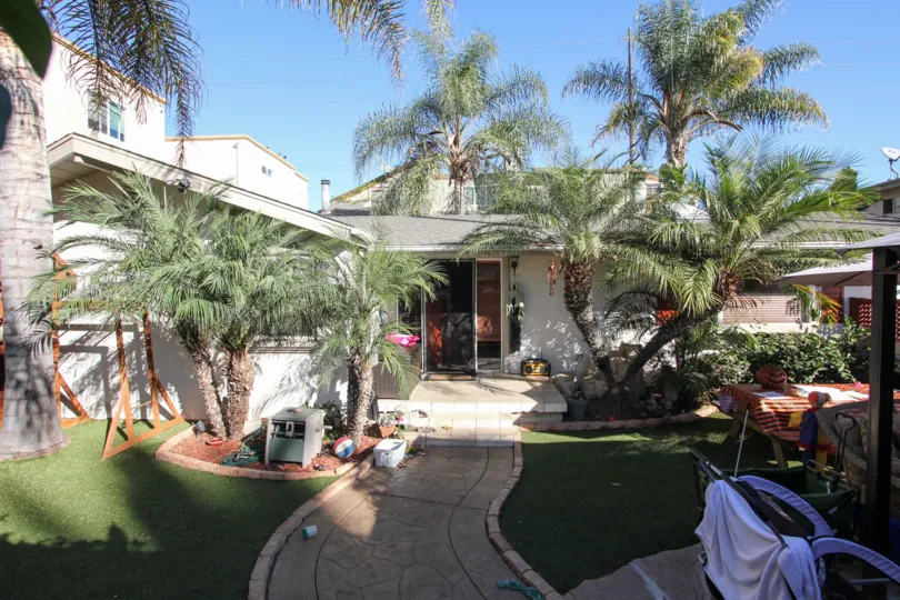 A sunny day in the courtyard of the Sunblend condos in Pacific Beach, CA.