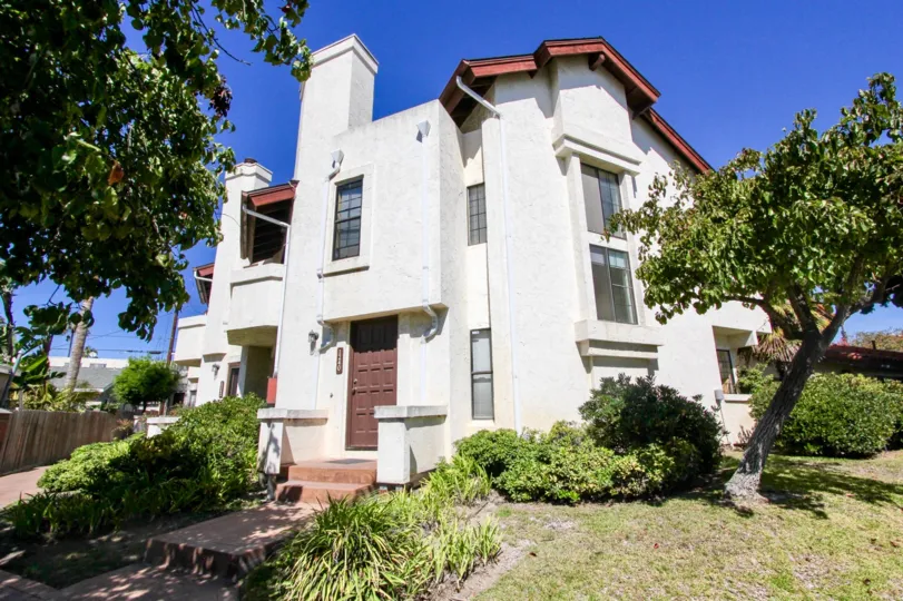 Newly renovated, large Thomas Townhomes located in Pacific Beach, CA.