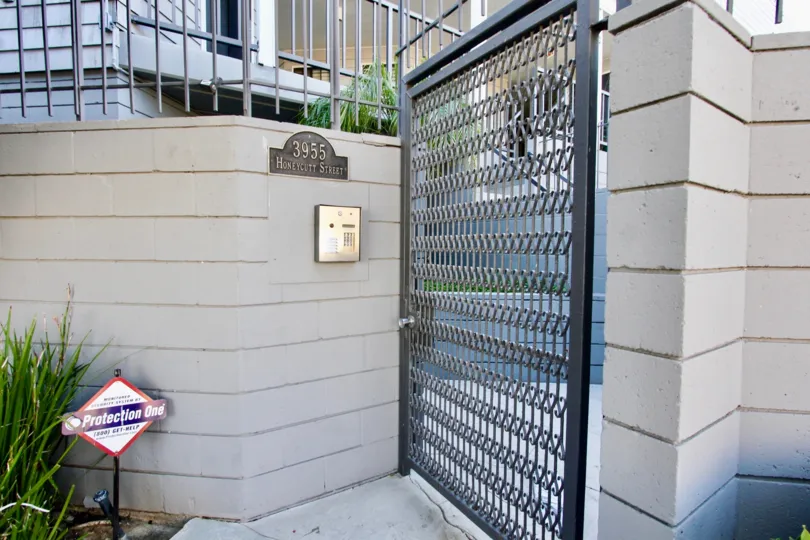 THE 3955 APARTMENT IN THE VENICE PARK WITH THE PROTECTION ONE BOARD, BELL, BALCONI
