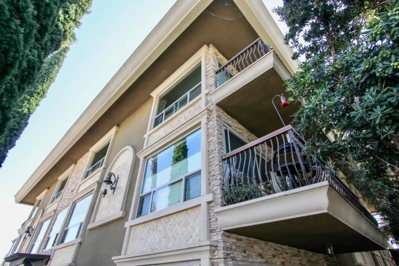 housing with elegant architecture and classic look, 2955 in La Playa of point loma
