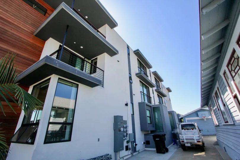 An access alleyway shot of the Carleton Community apartment comlpex