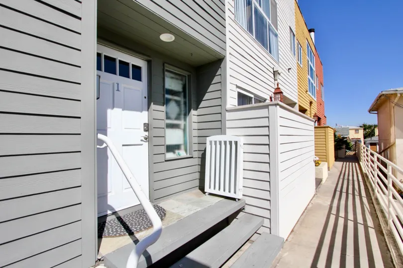 Front entrance view of the buildings in Harbor View Townhomes