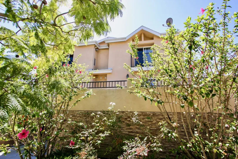 Beautiful condo two story with garage in nice Community