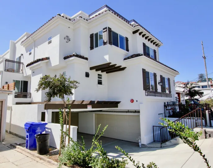 The warm sunny day at the huge house at keats place in point loma, california