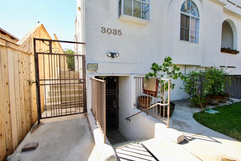 3035 primrose villas in point loma california, front entrance