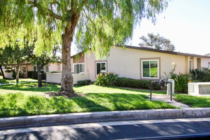 Alameda, City: Rancho Bernardo, backside of the building, green grass