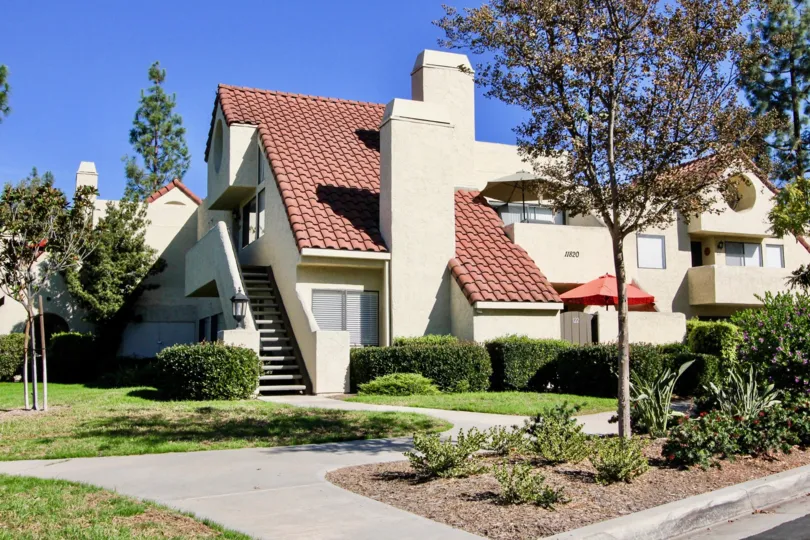 Bernardo Pines is a two hundred unit condominium complex located east of highway 15. The Bernardo Pines community amenities include two swimming pools, hot tubs, tennis court and convenient location.