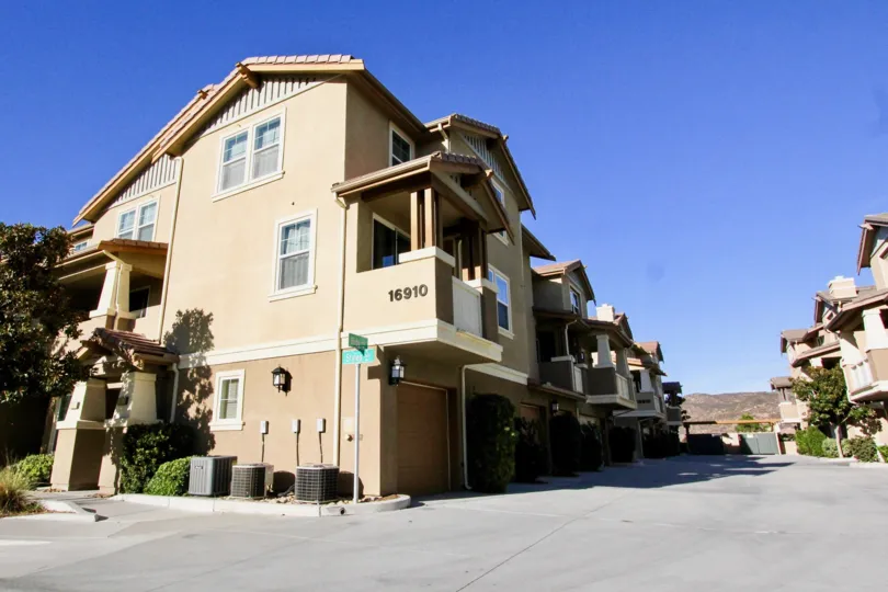 A apartment in Bridgeport providing the area with the great view of residential arera.