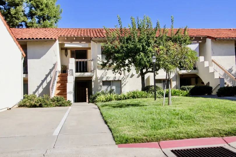 Classic style condos in Campana Villas community of Rancho Bernardo