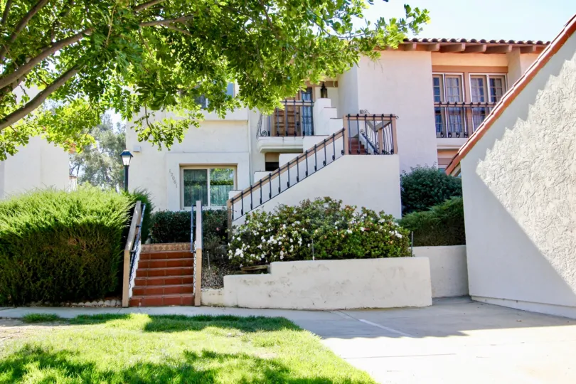 A nice sunny view of Campana Villas Condo with beautiful landscape.