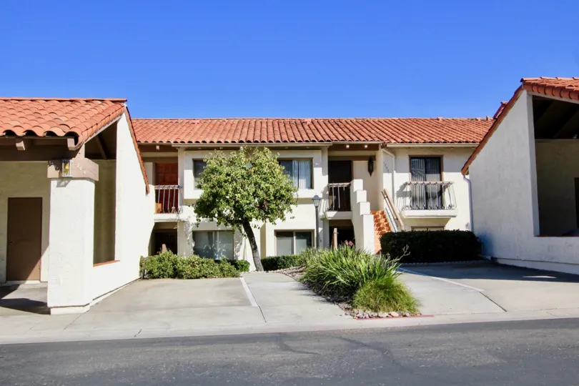 A villas in Campana Villas looks descent and has a lot of space for parking.